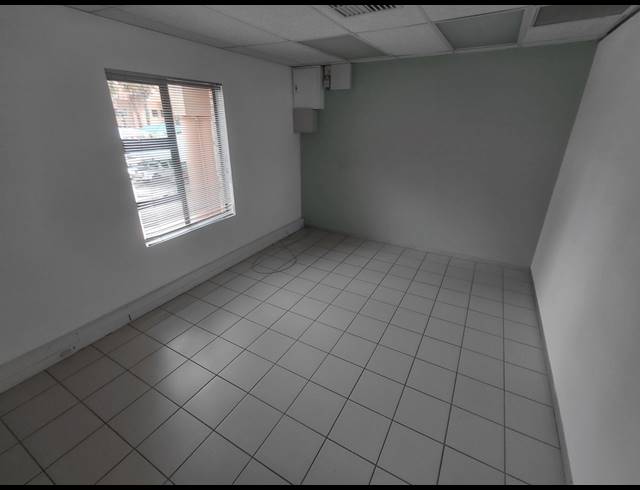 51M² OFFICE TO LET IN FOURWAYS